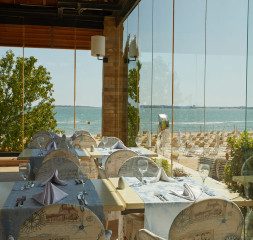 Restaurant_Seaside_Grill_1.jpg