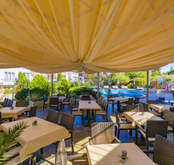 Restaurant_Terrace.jpg
