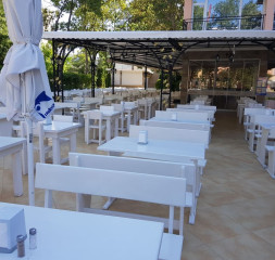 Restaurant_Terrace_1.jpg