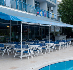Restaurant_Terrace_1.jpg