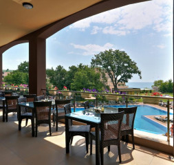 Restaurant_Terrace_1.jpg