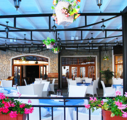 Restaurant_Terrace_1.jpg