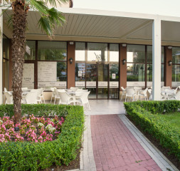 Restaurant_Terrace_1.jpg
