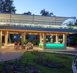 Restaurant_Terrace.jpg