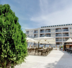 Restaurant_Terrace_6.jpeg