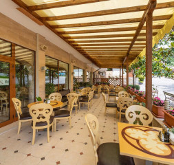 Restaurant_Terrace_6.jpg