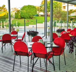 Restaurant_Terrace.jpg