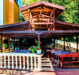 Restaurant_Terrace.jpg