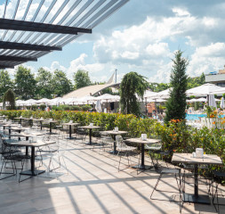 Restaurant_Terrace.jpg