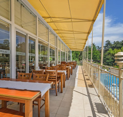 Restaurant_Terrace.jpg