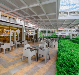 Restaurant_Terrace.jpg