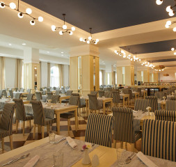 Restaurant_World_Cafe_1.jpg