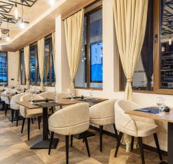 Restaurant_by_V-Chef.jpg