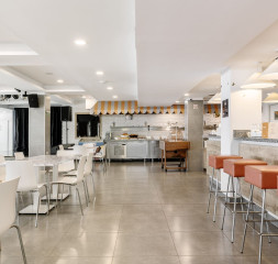 Snack_Pool_Bar_1.jpg