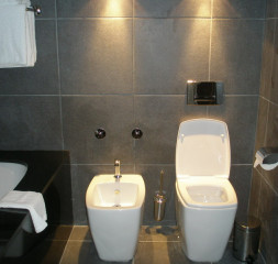 Villas-bathroom.JPG