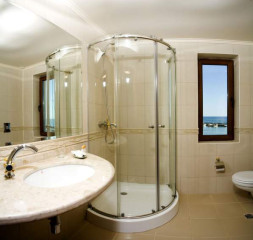 bathroom_001.jpg
