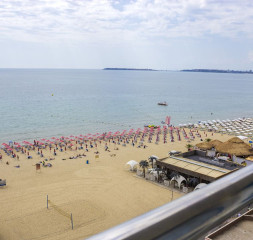 beach_1.jpg