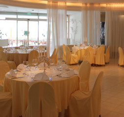 main_restaurant_02.jpg