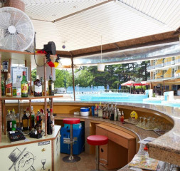 pool_bar_2.jpg