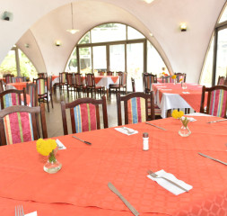 restaurant_1.jpg