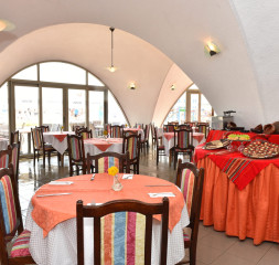 restaurant_2.jpg