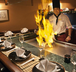 setwidth2000-teppanyaki-chef.jpg