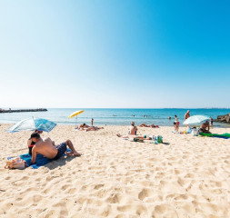 yyHotel_Beach_2.jpg